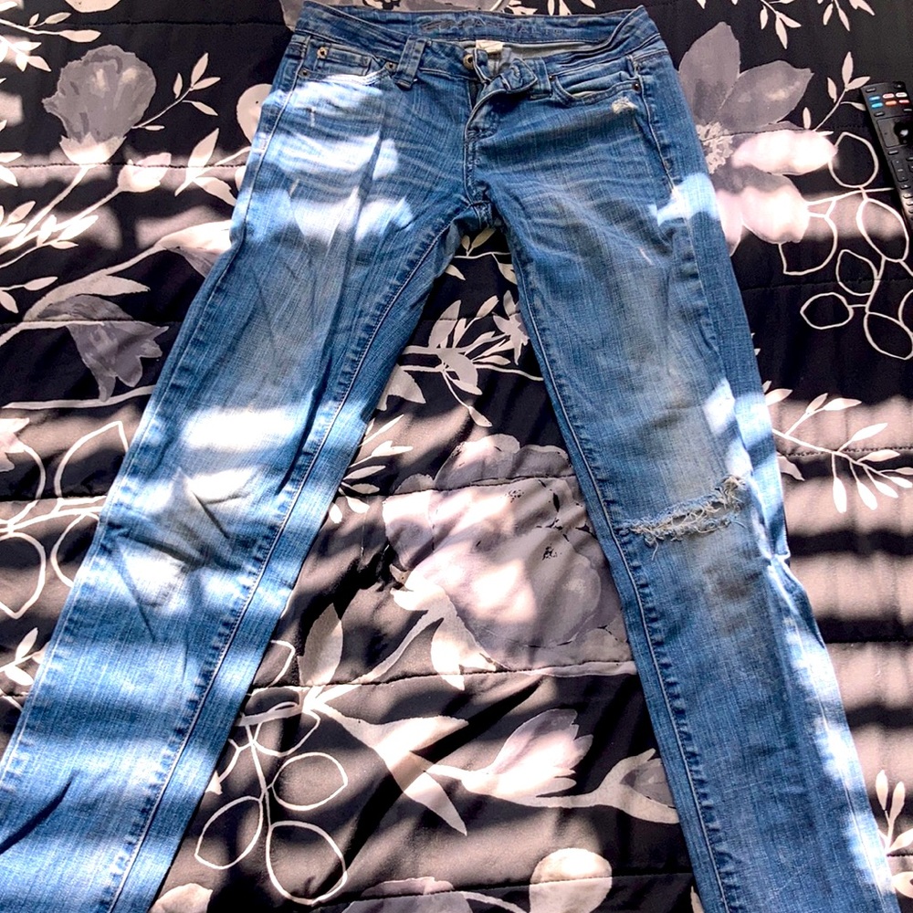 Blue jeans hugs curves